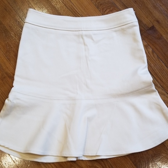 Short skirt - Picture 1 of 4